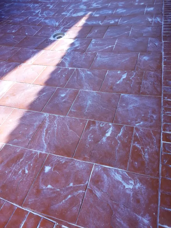 Cochera con hormigón impreso (foto 3)