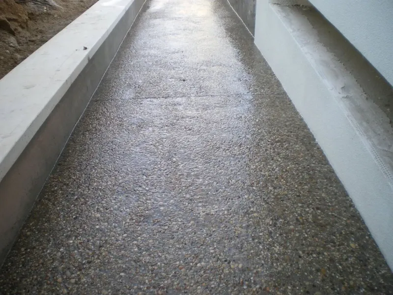 Paseo de hormigón desactivado (árido visto) (foto 2)