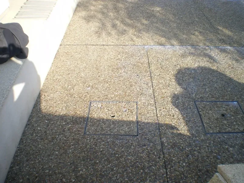 Paseo de hormigón desactivado (árido visto) (foto 5)