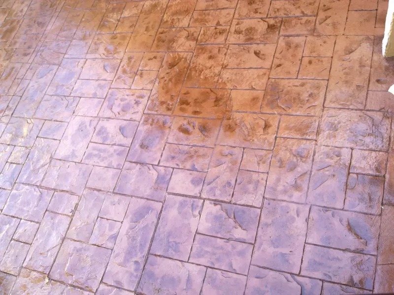 Patio interior con hormigón impreso (foto 4)