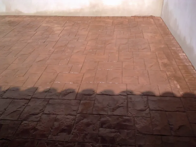 Patio interior con hormigón impreso (foto 5)