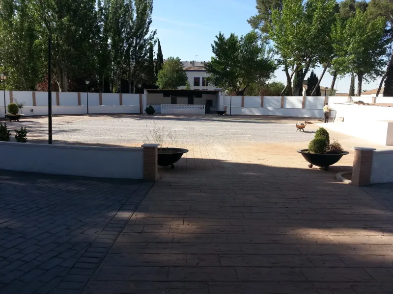 Plaza con hormigón impreso en dos colores (foto 11)